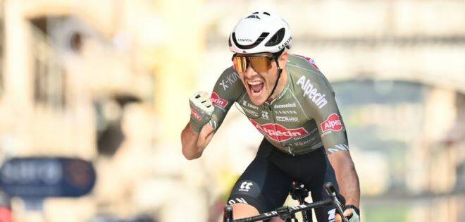 Giro d’Italia, a Genova vince Stefano Oldani: delirio del pubblico