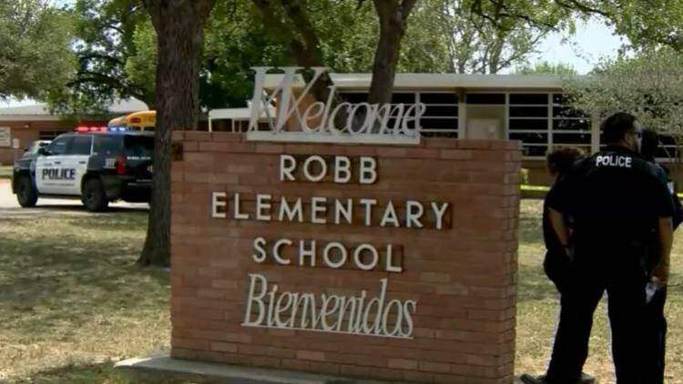 Diciottenne compra un fucile e fa una strage a una scuola elementare in Texas