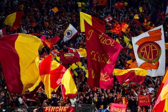 Conference League: i primi tifosi della Roma partiti da Fiumicino per raggiungere Tirana