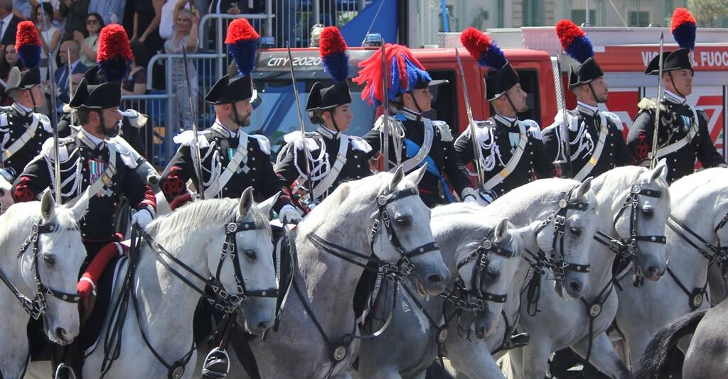 2 giugno 2022 festa della repubblica parata militare via dei fori imperiali frecce tricolori