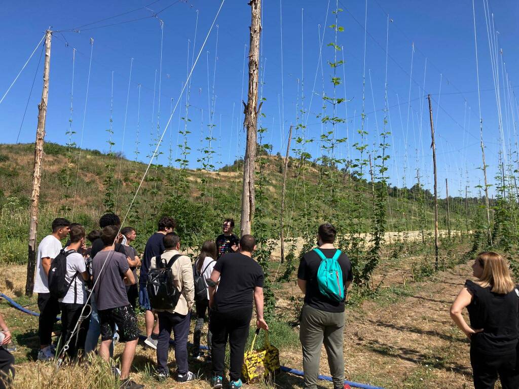 Gli studenti dell’Istituto Baffi di Fiumicino in visita al birrificio agricolo Podere 676