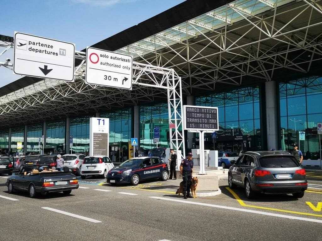 Fiumicino, cercano di rubare sigarette e cosmetici al duty free dell’aeroporto: denunciati