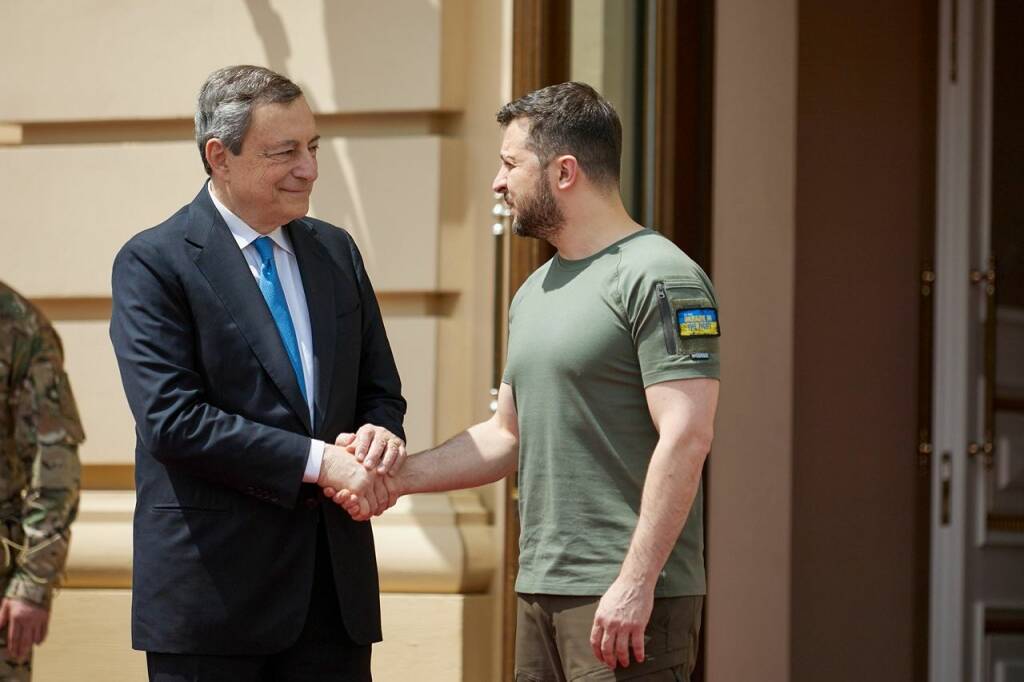 Ucraina, nuova telefonata Draghi-Zelensky: “Pieno sostegno dell’Italia a Kiev”