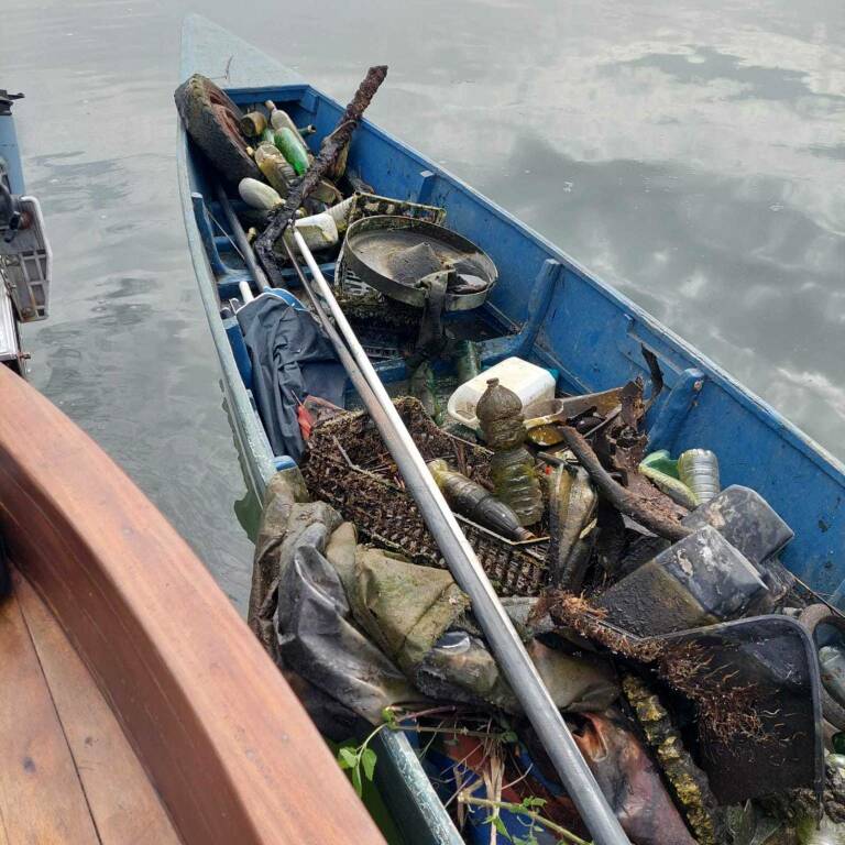 Giornata dell’ambiente al Lago di Fondi, a pesca di rifiuti con piccole imbarcazioni