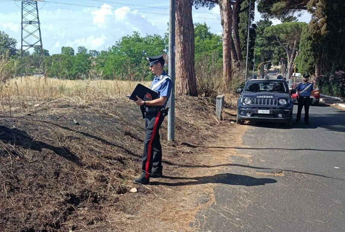 Torrimpietra, sorpreso col gasolio agricolo mentre appicca un incendio: piromane in manette