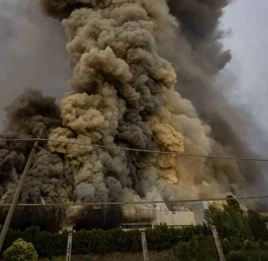 Incendio a Malagrotta, rischio diossine e polveri da combustione: Legambiente lancia l’allarme