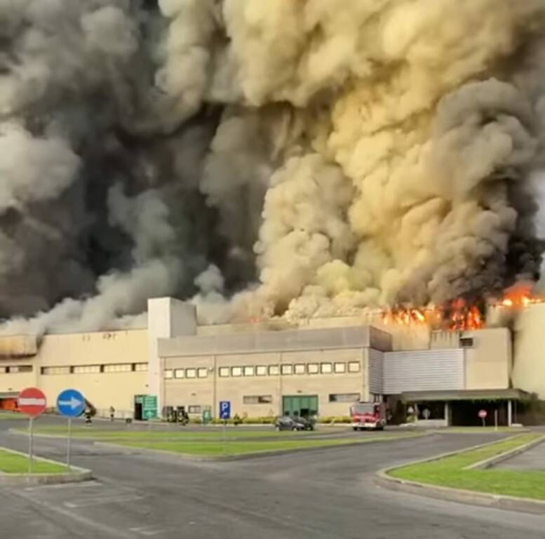 Incendio a Malagrotta, diossine in calo nell’aria di Fiumicino: i nuovi dati dell’Arpa