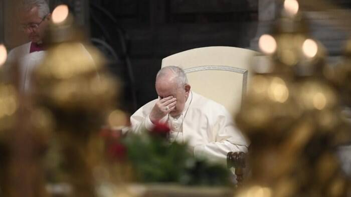 Il dolore al ginocchio persiste: il Papa rinuncia anche alla celebrazione del Corpus Domini