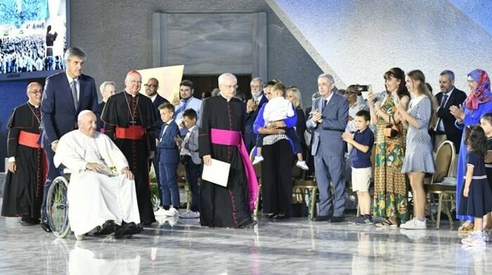 Famiglie imperfette, tradimenti e perdono. Il Papa: “Il matrimonio non è una mission impossible!”