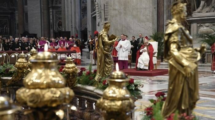 Santi Pietro e Paolo, il Papa: “Non lamentarsi della Chiesa, ma impegnarsi per migliorarla”