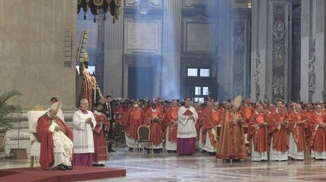 Santi Pietro e Paolo, il Papa: “Non lamentarsi della Chiesa, ma impegnarsi per migliorarla”