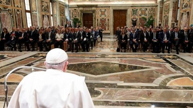 La denuncia del Papa: “I tagli alla sanità sono un oltraggio all’umanità”