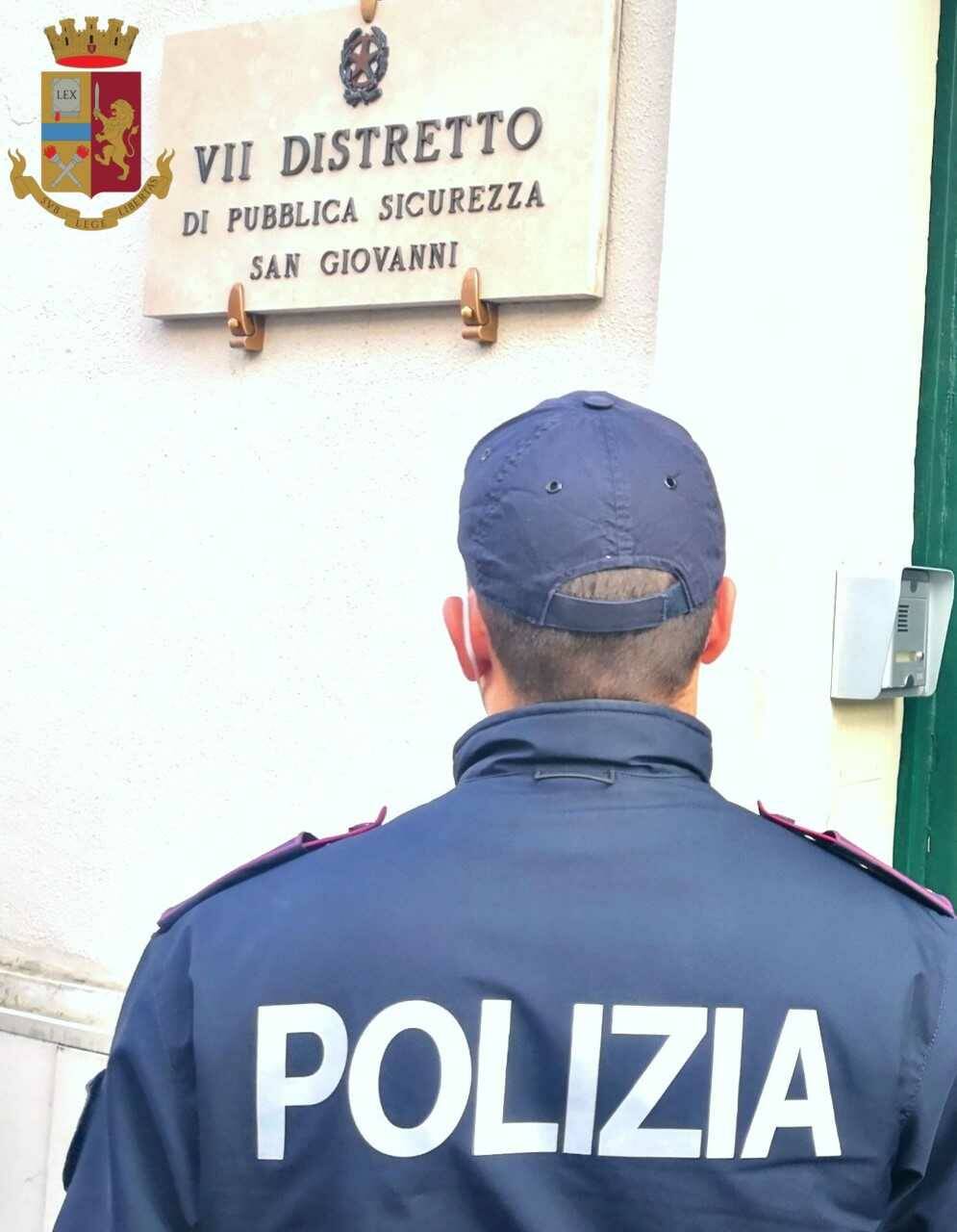 Roma, spacciava cocaina fuori un negozio: prima l’arresto ora il Daspo urbano