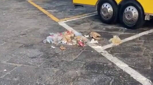 “Siamo invasi dai rifiuti”, la polemica a Ponza dopo la festa patronale