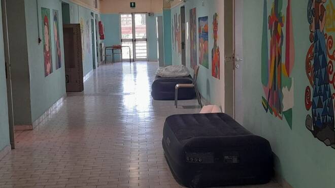 Elezioni ad Ardea, le aule utilizzate per i seggi nel caos totale: le materne restano chiuse