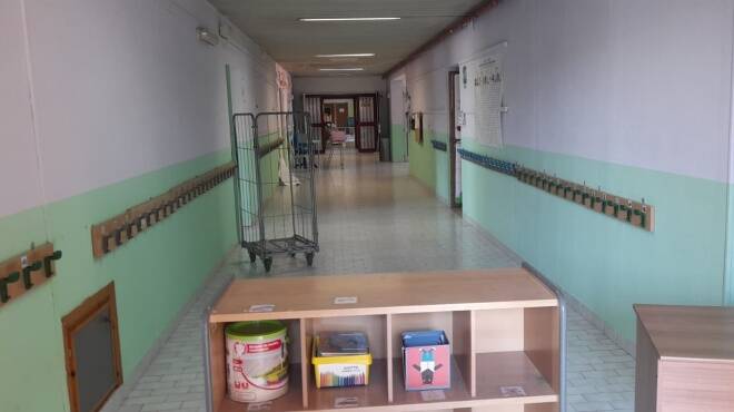 Elezioni ad Ardea, le aule utilizzate per i seggi nel caos totale: le materne restano chiuse