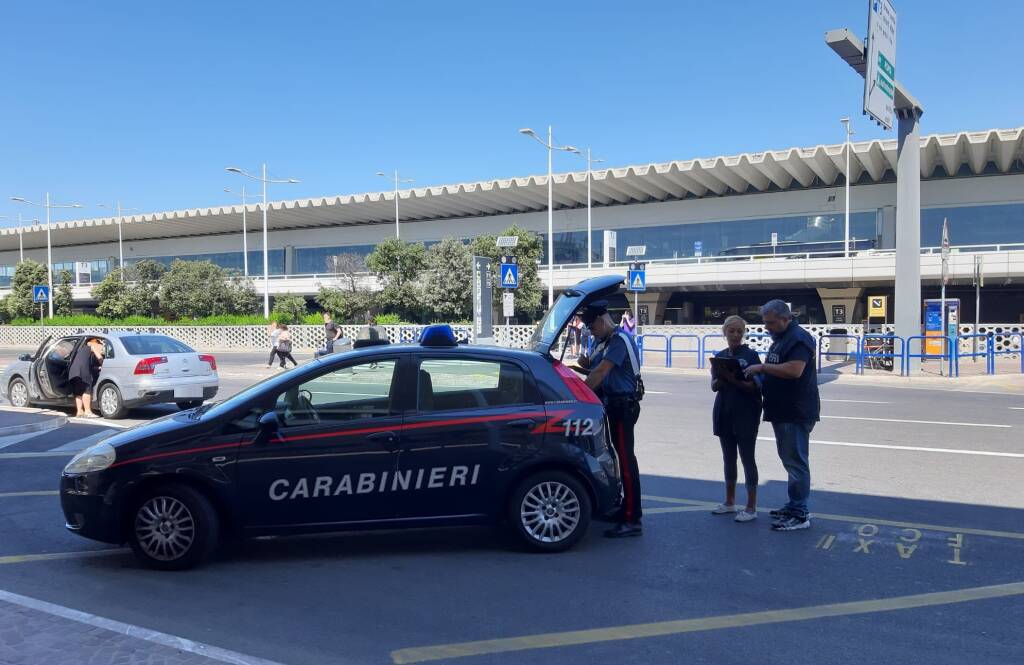 controlli carabinieri aeroporto fiumicino estate