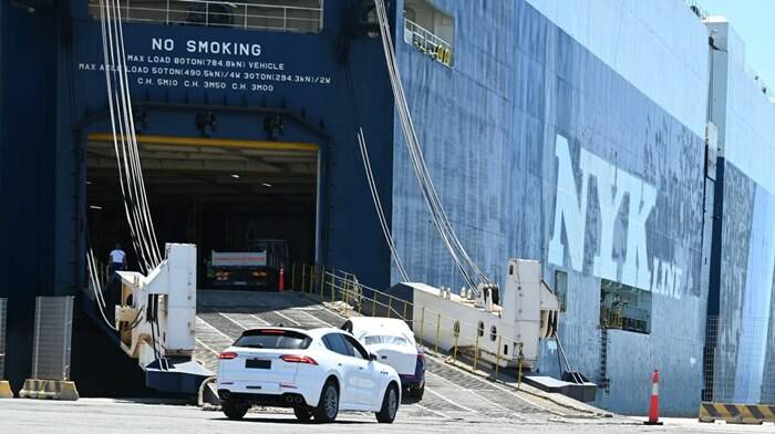 Le Maserati prodotte a Cassino partono per l’Oriente dal porto di Civitavecchia