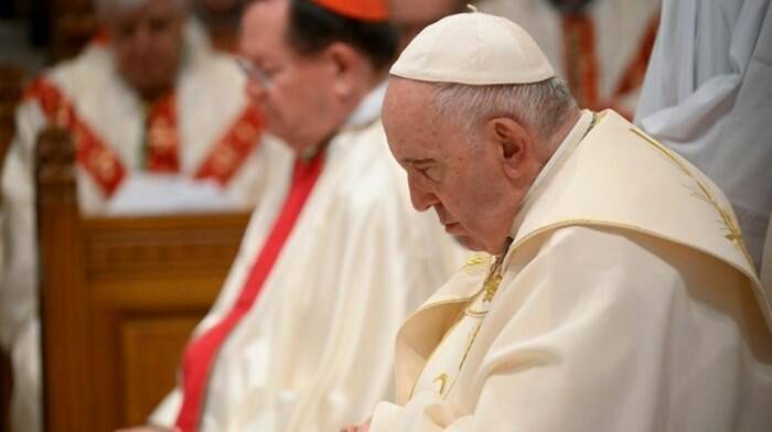 Violenze dei cattolici sugli indigeni canadesi, il mea culpa del Papa: “Qui la Chiesa ha fallito”
