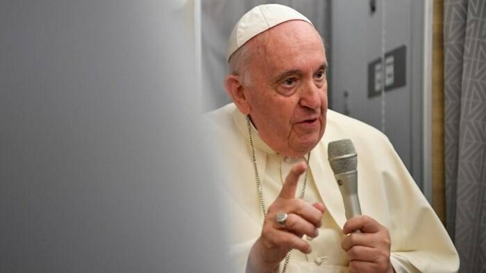Papa Bergoglio: “I migranti? Vanno salvati, ma l’Italia senza l’Ue non può fare nulla”