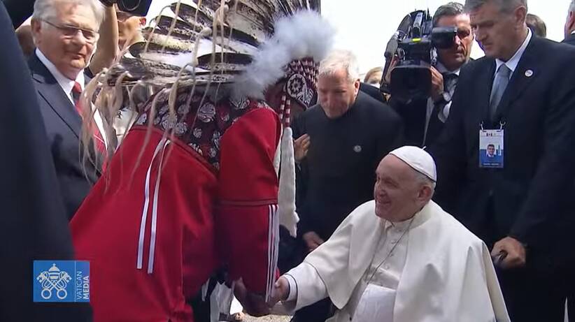 Papa Francesco è in Canada: in sedia a rotelle per il saluto alle autorità