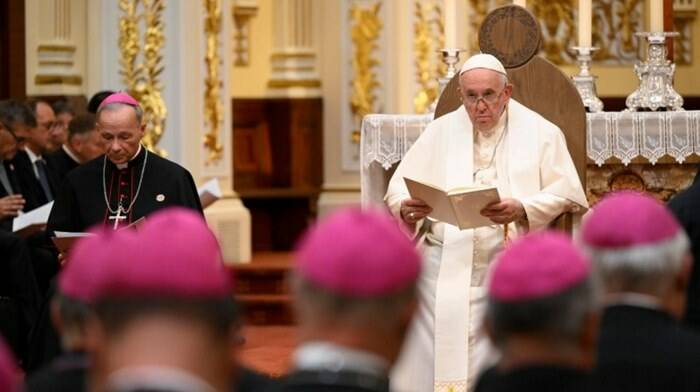 Nuova “revisione” dei ministeri nella Chiesa: il Papa avvia il dialogo con i vescovi