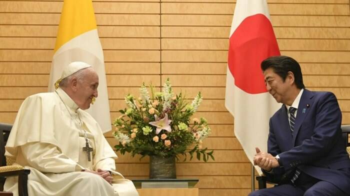 Omicidio Shinzo Abe, il Papa: “Un atto insensato, sono vicino al popolo giapponese”