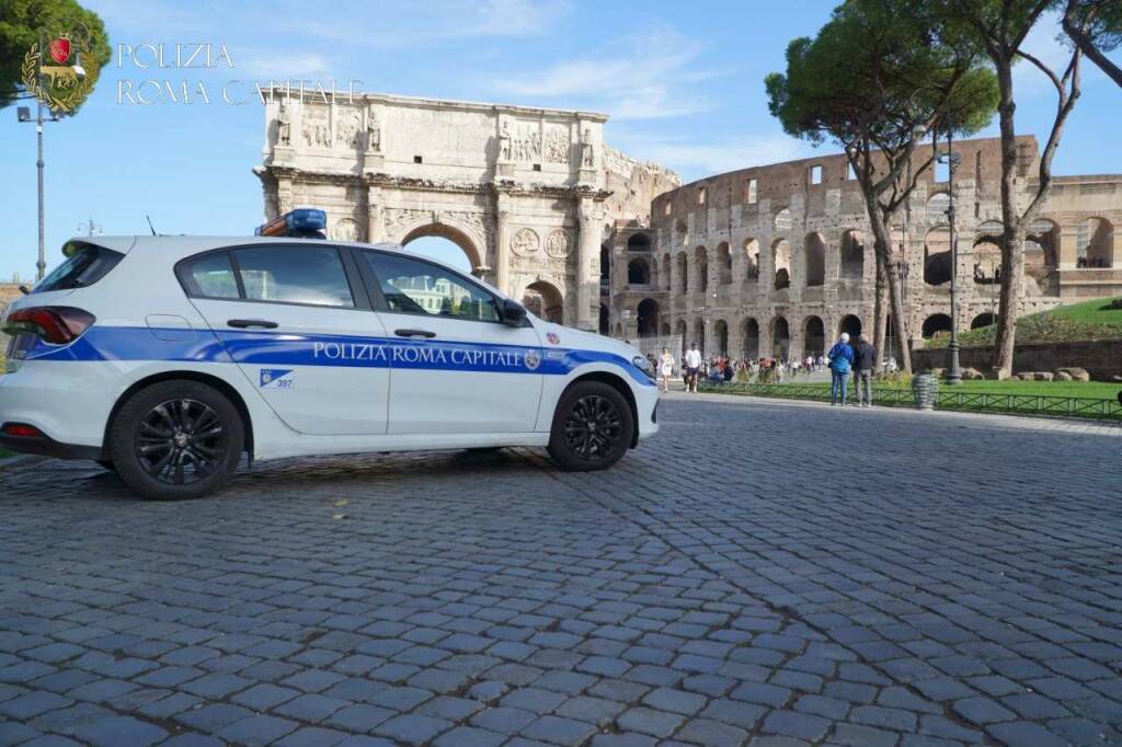 Paura al Colosseo, bimba di 6 anni sviene per il troppo caldo