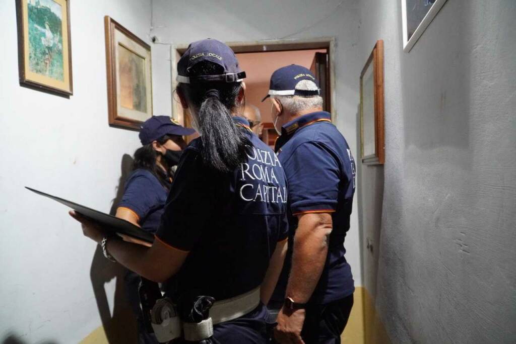 Anzio, la Polizia locale passa al setaccio gli alloggi di proprietà di Roma Capitale