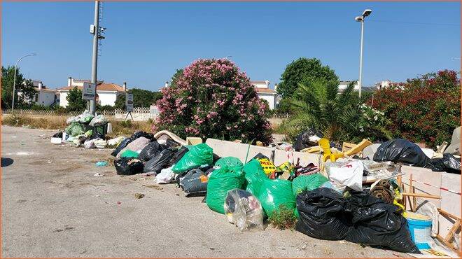 Abbandono rifiuti, beccati altri 13 incivili ad Ardea. Il Sindaco: “Tolleranza zero per chi sporca”