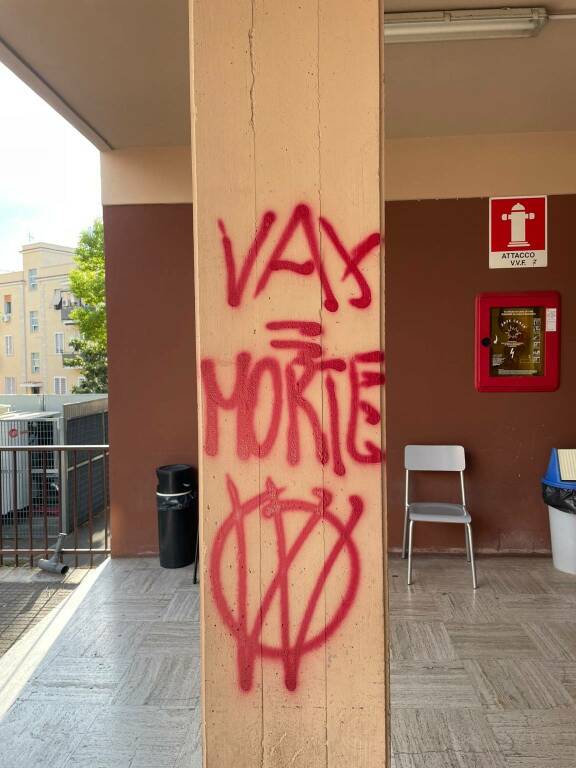 “Vax=morte”: a Roma un altro ambulatorio imbrattato con scritte no-vax