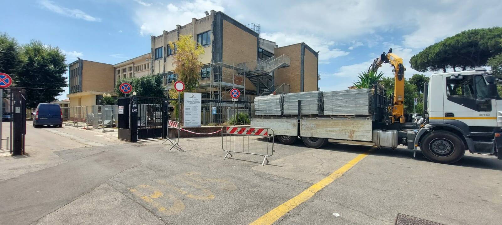 Anzio, aperto il cantiere per la ristrutturazione della scuola media di Via Ambrosini