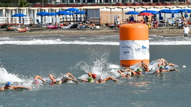 Europei di Nuoto, Acerenza è argento nella 5 km: “Volevo gareggiare a Ostia, a tutti i costi”