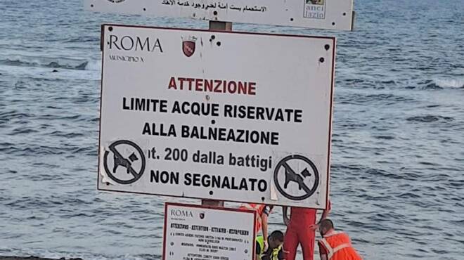 Bagnante morto sulla spiaggia libera di Ostia, i bagnini: “Un tragedia annunciata”