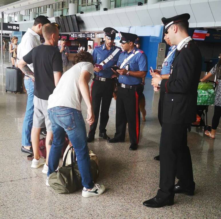 Aeroporto di Fiumicino, botte e minacce ai Carabinieri: denunciato