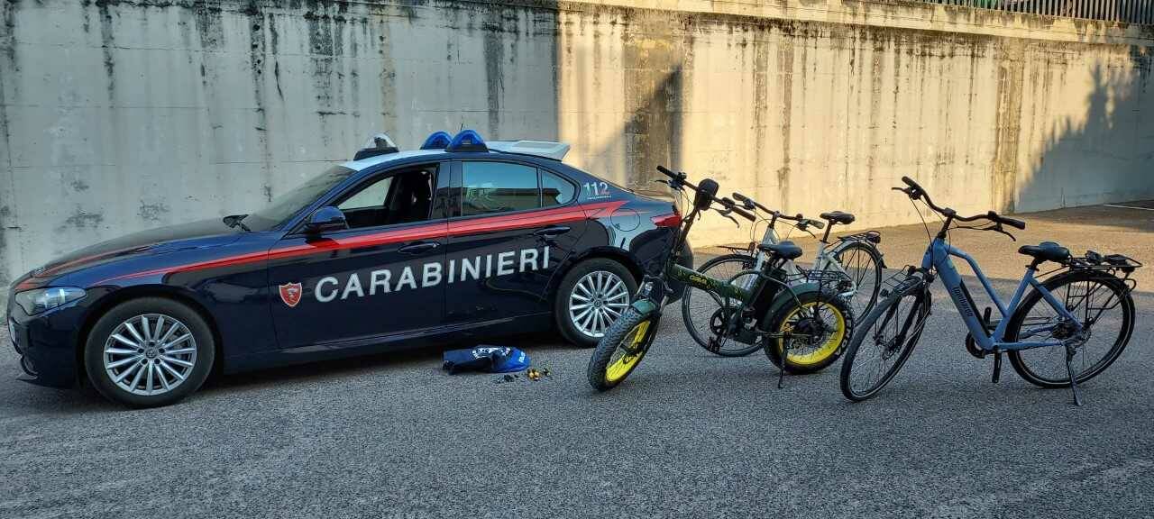 Ruba bici elettriche sul lungomare di San Felice, beccato e arrestato a Terracina