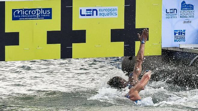 Europei di Nuoto, Paltrinieri è oro nella 5 km: “Felice di vincere a Ostia, un mare familiare”