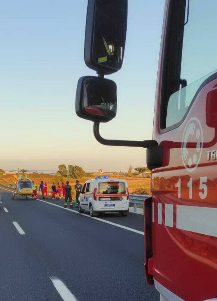Incidente sull’A12 in direzione Roma, perde il controllo dell’auto: grave 57enne