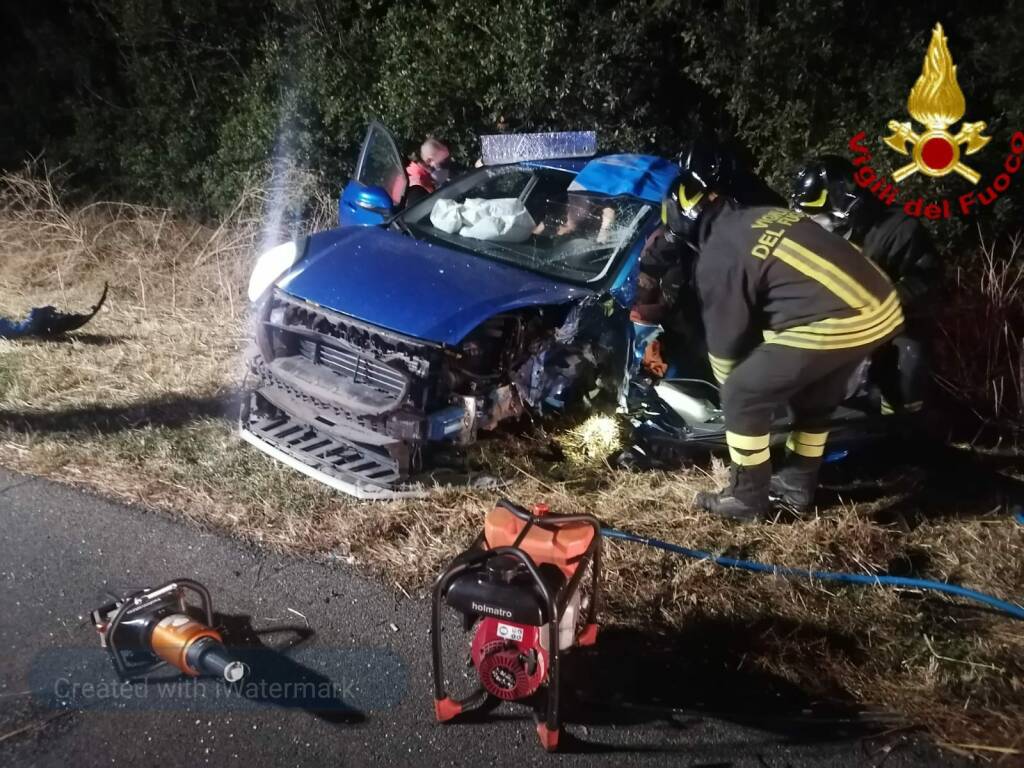 Scontro nella notte sull’Aurelia fra tre auto: in 6 estratti vivi dalle lamiere