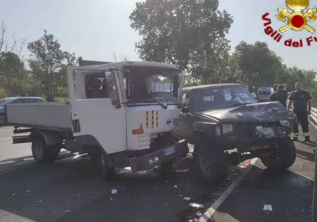 Palidoro, scontro tra auto sull’Aurelia: in tre estratti in gravi condizioni dalle lamiere