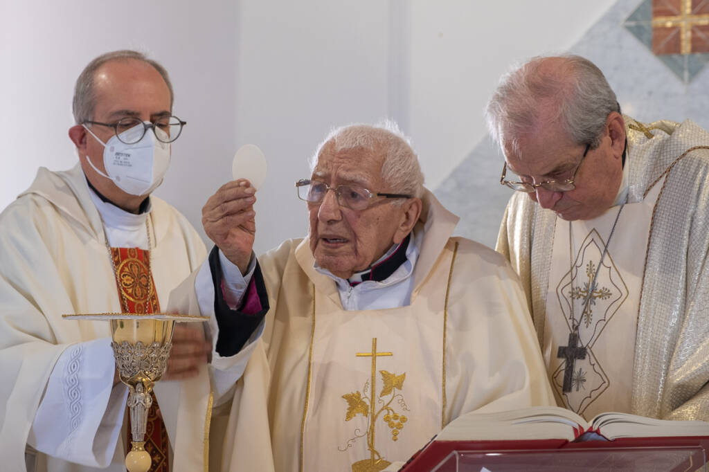Santa Marinella festeggia don Tommaso: 103 anni di vita e 75 di sacerdozio
