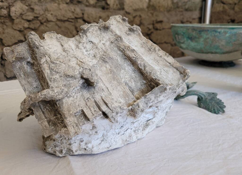 Nuove scoperte a Pompei: piatti, armadi e bauli del &#8220;ceto medio&#8221; riemergono dalle ombre tempo