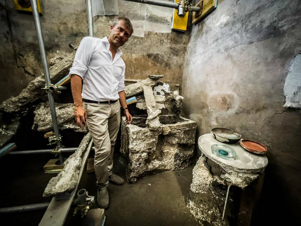 Nuove scoperte a Pompei: piatti, armadi e bauli del "ceto medio" riemergono dalle ombre tempo