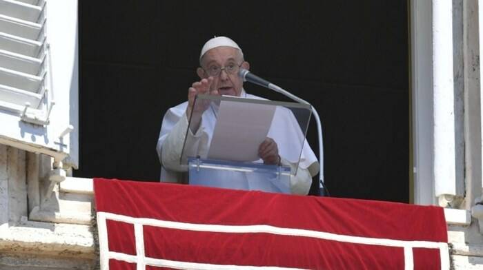 Papa Francesco: “Fede e Vangelo: ecco i due fuochi per bruciare i nostri egoismi”