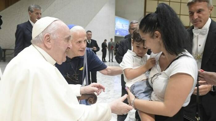 Papa Francesco: “L’alleanza tra vecchi e bambini salverà l’umanità”