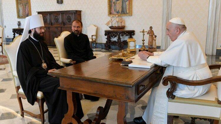 In Vaticano l’incontro tra Papa Francesco e il rappresentante del Patriarca Kirill