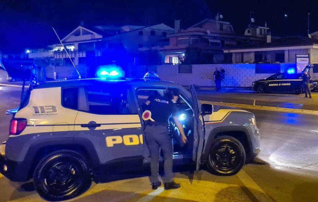 Malamovida, in auto sul litorale romano con un fucile a pompa nel bagagliaio: arrestato