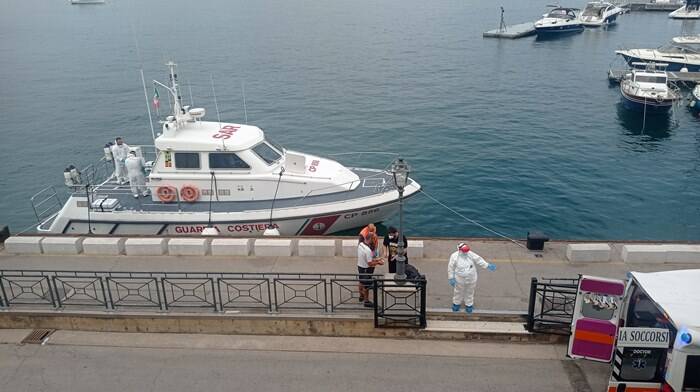 Si sente male a bordo di una nave al largo di Gaeta: marinaio salvato dalla Guardia Costiera
