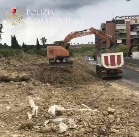 Roma, smaltimento illegale di rifiuti speciali e pericolosi: 5 persone denunciate