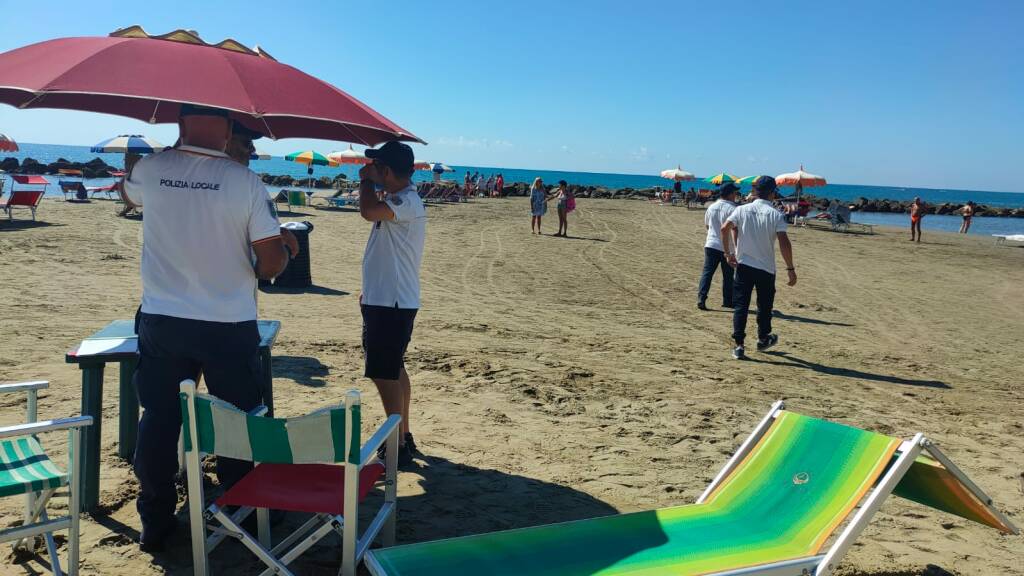 Nettuno, stretta delle forze dell’ordine: controlli a tappetto su tutte le spiagge